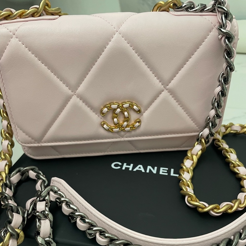 ***S0LD***on another platform. Chanel 19 wallet on chain. Pink (Rose). New.